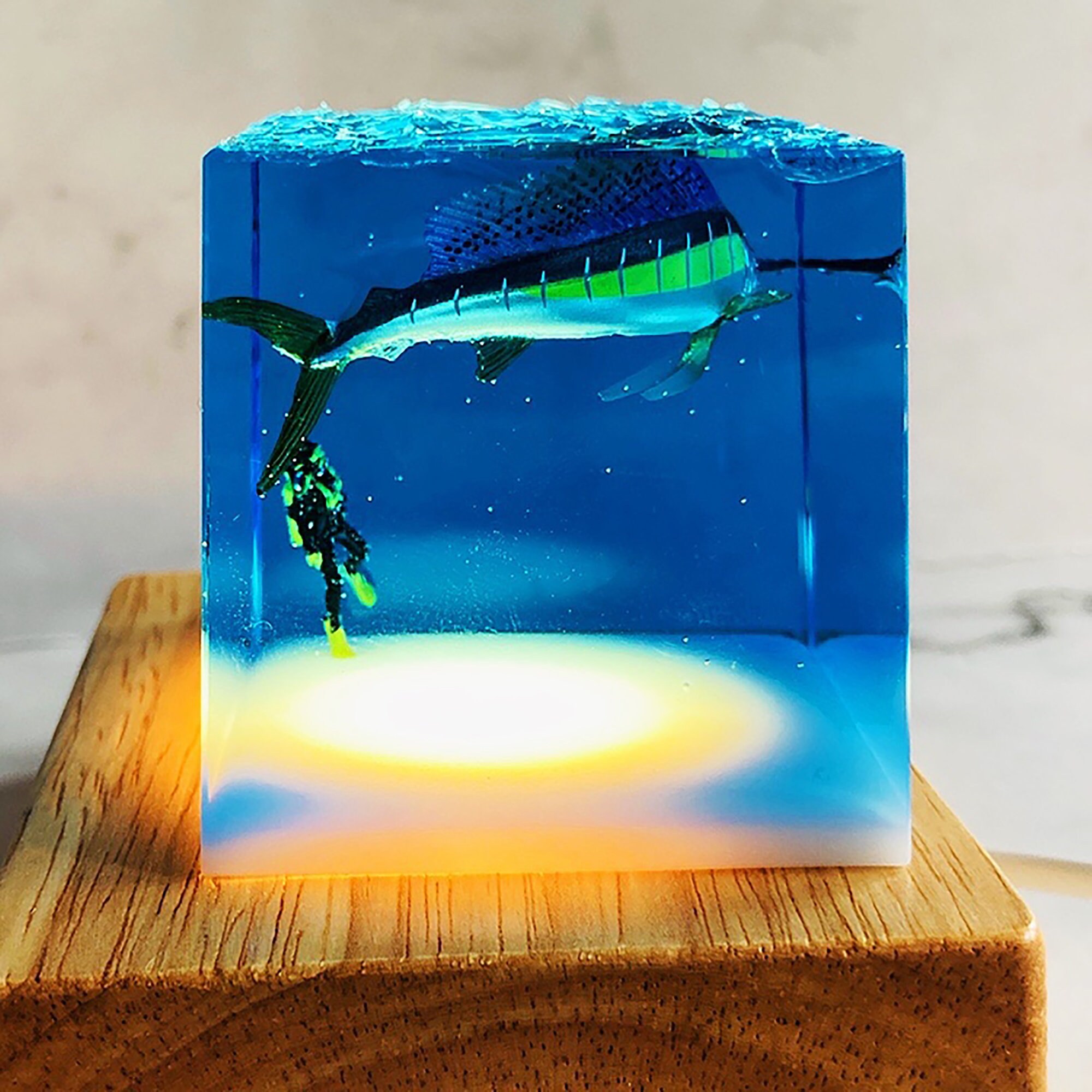 Cube Resin Whale Ornament / Marine Life Jewelry / Sus regalos Etsy