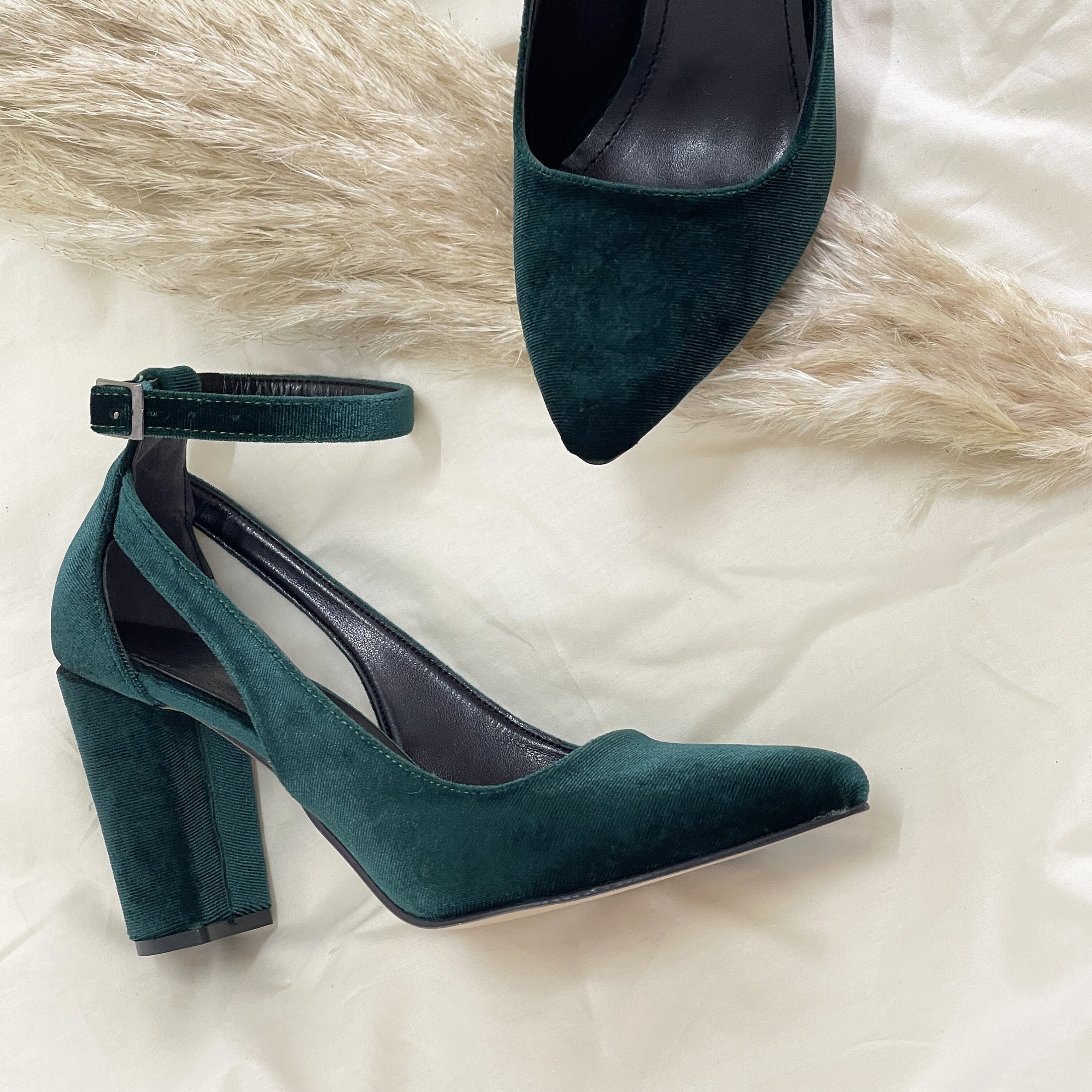 Pastel green deals heels
