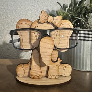 Baby Elephant Glasses Stand