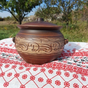 Clay Dutch Oven Handmade Curved 17 Liters Beige