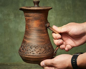 Jarra de barro con tapa y asa: Decantador de cerámica, jarra de vino, jarra de agua