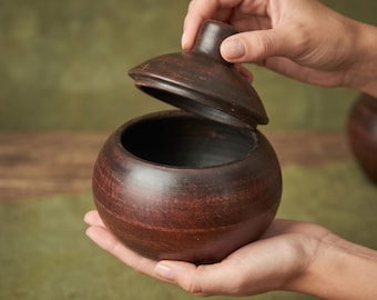 Tontopf mit Deckel, kleine Auflaufform, ofenfeste Backform aus Ton