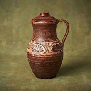 Grand récipient en céramique fait à la main de cruche d'argile pour le lait, l'eau, le jus, l'aiguière de pot de pichet de vigne