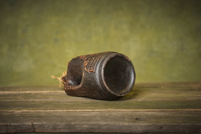 Jarrón de ánfora de cerámica hecho a mano: botella de agua con decoración medieval (1,5 litros) imagen 8