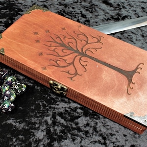 Tree Of Gondor Gepersonaliseerde D&D Dobbeldoos | Niet storen dobbelstenenkluis | Rollade | Gaming op tafel | Dobbelstenen opbergen | Dungeon and Dragons| RPG | LOTR