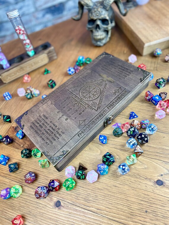 Boîte à Dés Hexagonale Viking En Bois – 7 Dés Violets Inclus – Rangement D&D – Cadeau Gamer
