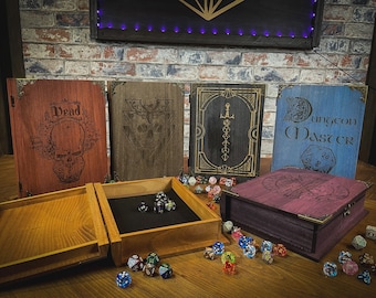 Gravierte Buch-Würfelbox und Rolling-Tablett | D&D Tabletop Gaming
