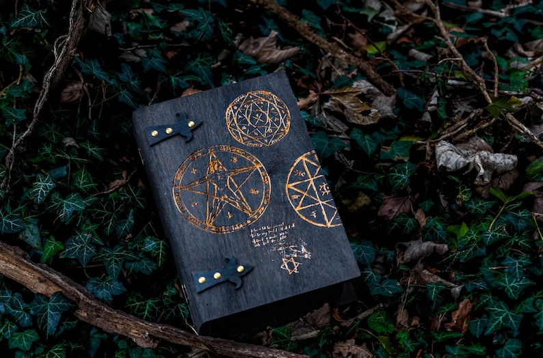 Engraved Dice Advent Calendar For Dungeons and Dragons, Tabletop Gaming and Table Top Roleplay Fans