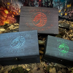 Caixa de dados de dragão D&D personalizada exclusiva | Caixa de lembrança | Escolha de cores | DND | Jogos de mesa | Símbolos místicos | Presente personalizado