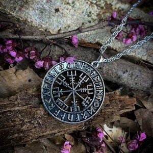 The Vegvisir - Viking Compass Pendant Necklace | Personalised Oak GIft Box | Cosplay Gift | Unique Gift Idea | Norse and Viking Jewellery