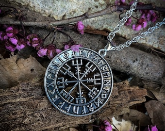 The Vegvisir - Viking Compass Pendant Necklace | Personalised Oak GIft Box | Cosplay Gift | Unique Gift Idea | Norse and Viking Jewellery