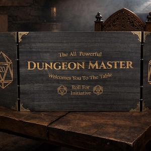 Handgemaakt DM-scherm van gegraveerd hout: 'All Powerful Dungeon Master' D&D-RPG