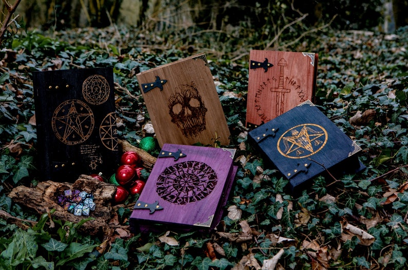 Engraved Dice Advent Calendar For Dungeons and Dragons, Tabletop Gaming and Table Top Roleplay Fans