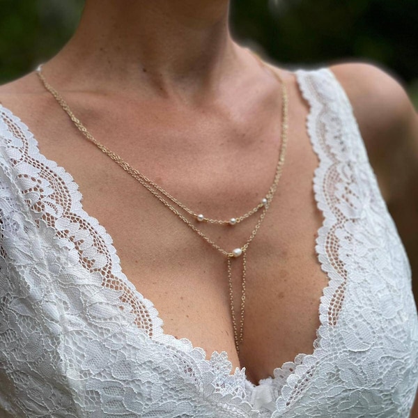 Bijou dos nu mariage à perles blanches- bijou de buste valorisant votre robe de mariée- bijou sensuel et féminin.