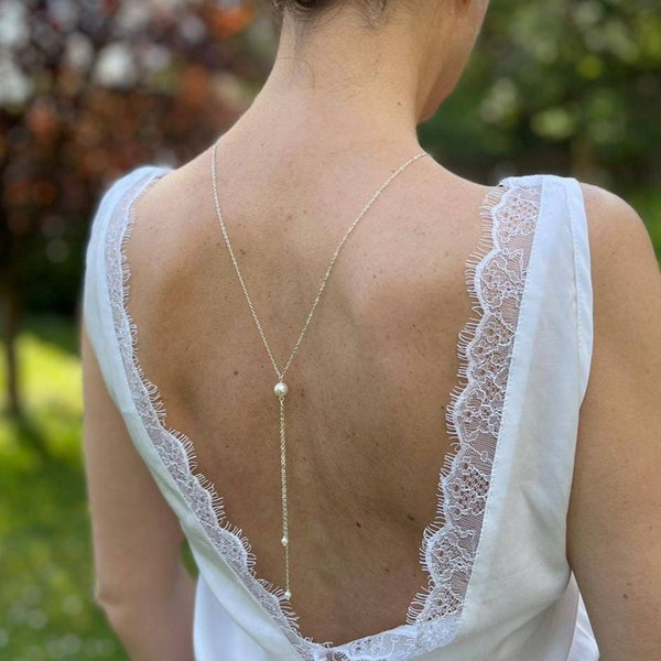 Ce collier de dos délicat a été conçu pour compléter une robe de mariée dos nu, partie dos en forme de y, permettant de valoriser votre dos.