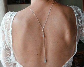 Bijou dos nu argenté mariée- chaîne fine à perles blanches avec zircons- mariage bohème.