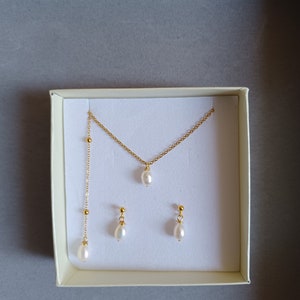 Parure de mariée bijou de dos nu avec perles de culture puces d'oreilles bijoux de mariage en acier doré inoxydable. image 8