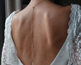 SASHA – rückenfreie Brauthalskette – mit weißen Perlen – Boho- und schicker Schmuck.