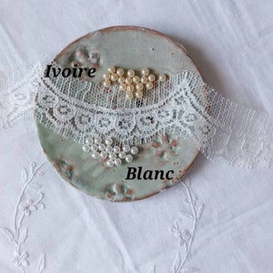 Parure mariage de trois bijoux dorés avec petites perles blanches bijoux de mariée bohèmes. image 8