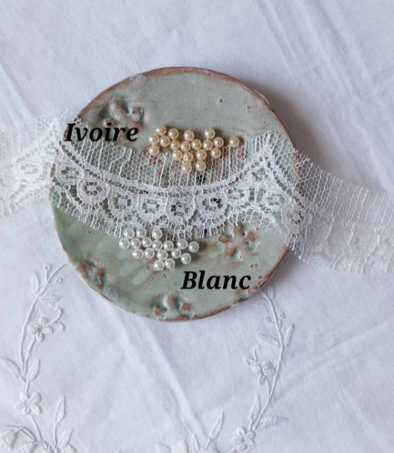 Parure mariage de trois bijoux dorés avec petites perles blanches bijoux de mariée bohèmes. image 8