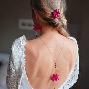 Parure de mariage végétale bijoux à fleurs d'Hortensias séchés collier de dos pendantes accessoire coiffure parure à fleurs fuchsia. image 2