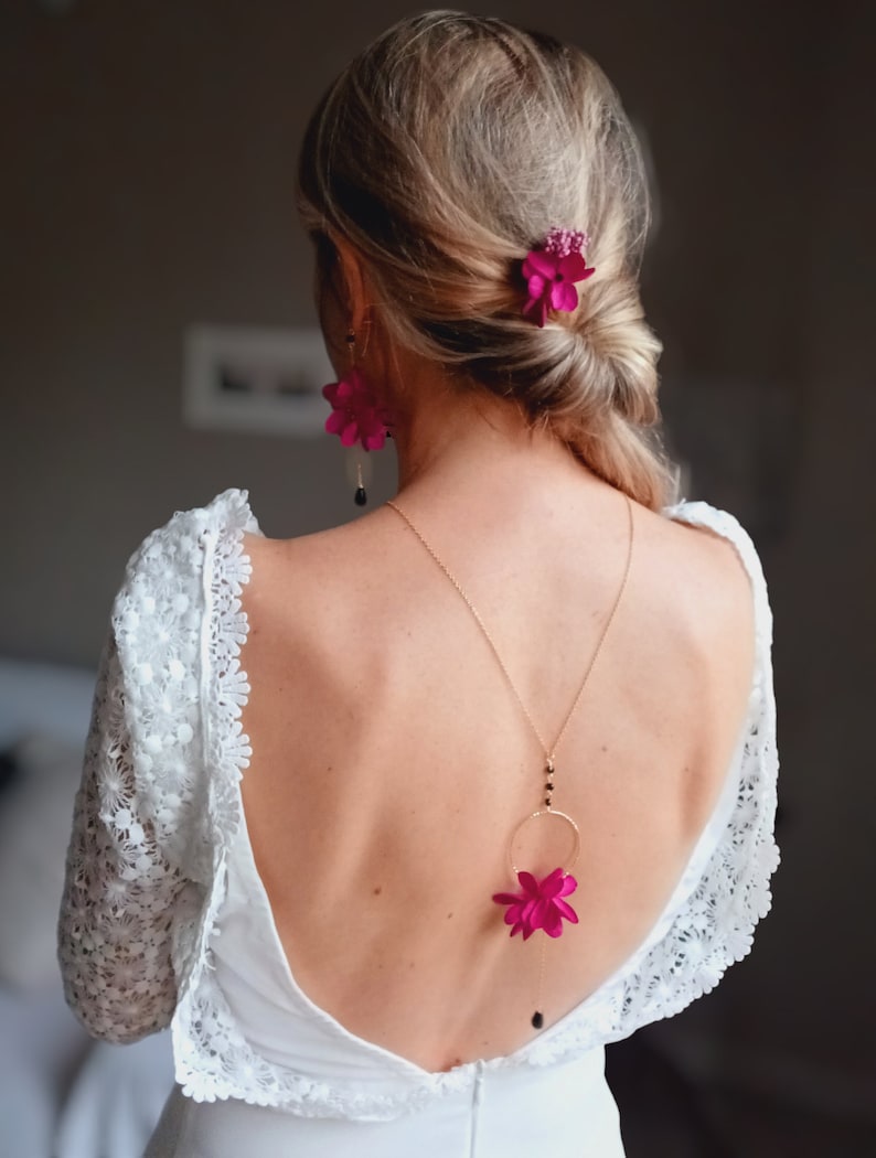 Parure de mariage végétale bijoux à fleurs d'Hortensias séchés collier de dos pendantes accessoire coiffure parure à fleurs fuchsia. image 2