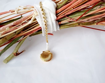 Médaillon Coquillage-photo souvenir de vacances- médaillon en laiton doré avec perles en nacre blanc naturel- pendentif de bouquet.