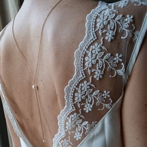 Fine back necklace with white pearly beads - backless wedding jewel, chic and boho.