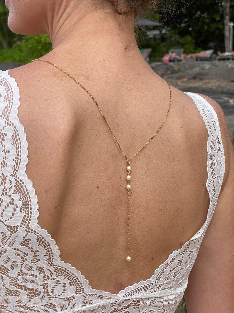 Collier dos nu mariée avec trois perles bijou de dos avec boucles d'oreilles or ou argent bijoux de mariage tendance et chic. image 2