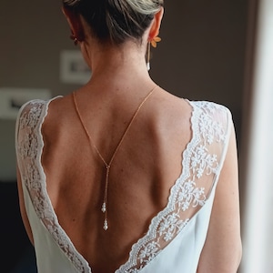 Bridal backless necklace with natural white pearls - silver or gold backless jewelry - trendy wedding backless.