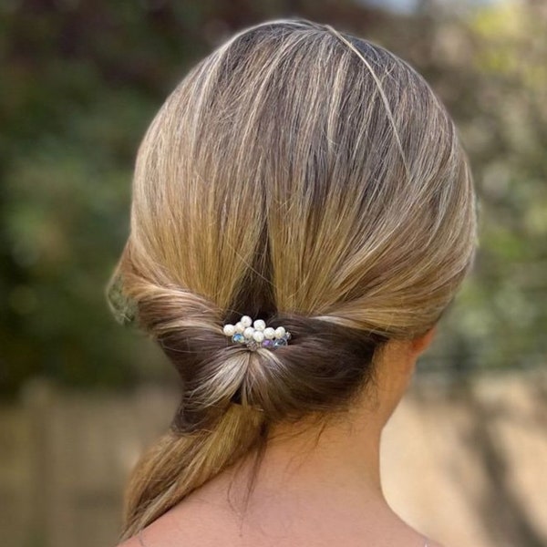 Peigne de chignon pour la mariée avec perles de culture et cristal, accessoires de coiffure bohème de cérémonie.