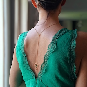 Collier de dos nu amovible vert émeraude, bijou dos nu vert émeraude et or, collier de mariage et évènementiel pour dos nu.