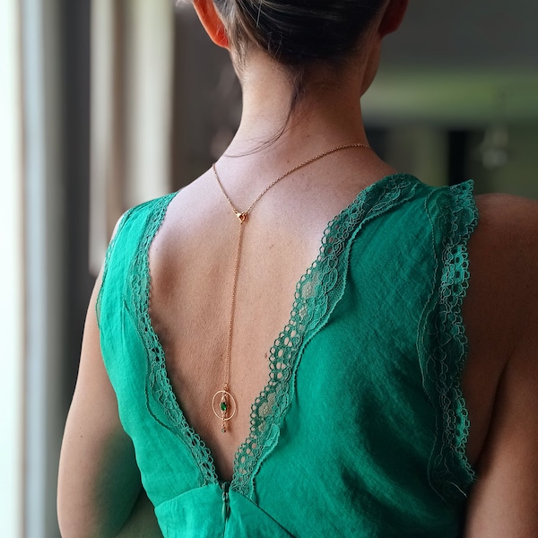 Collier de dos nu amovible vert émeraude, bijou dos nu vert émeraude et or, collier de mariage et évènementiel pour dos nu.