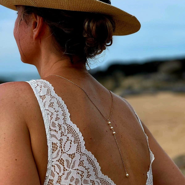 Collier de dos nu chaîne or avec  perles nacrées blanches Purecrystal, bijou pour robe de mariée ou combinaison à dos ouvert, mariage bohème