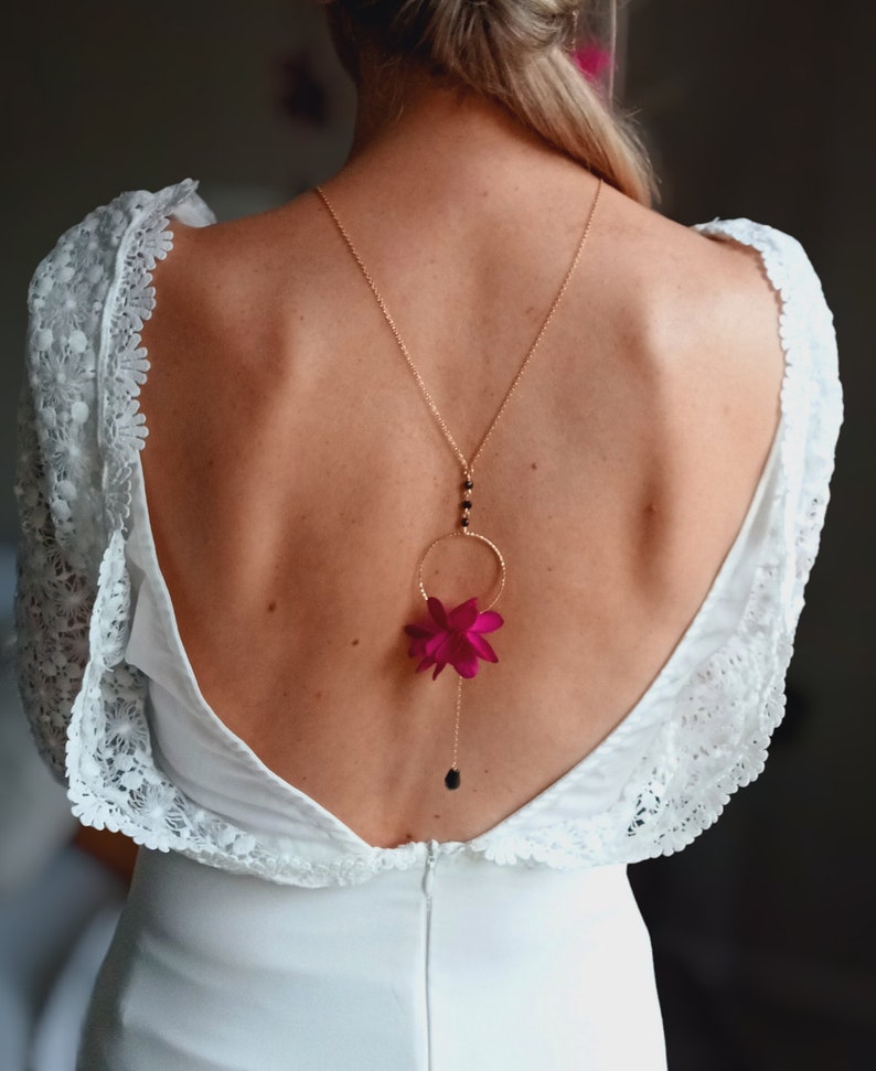 Parure de mariage végétale bijoux à fleurs d'Hortensias séchés collier de dos pendantes accessoire coiffure parure à fleurs fuchsia. image 3
