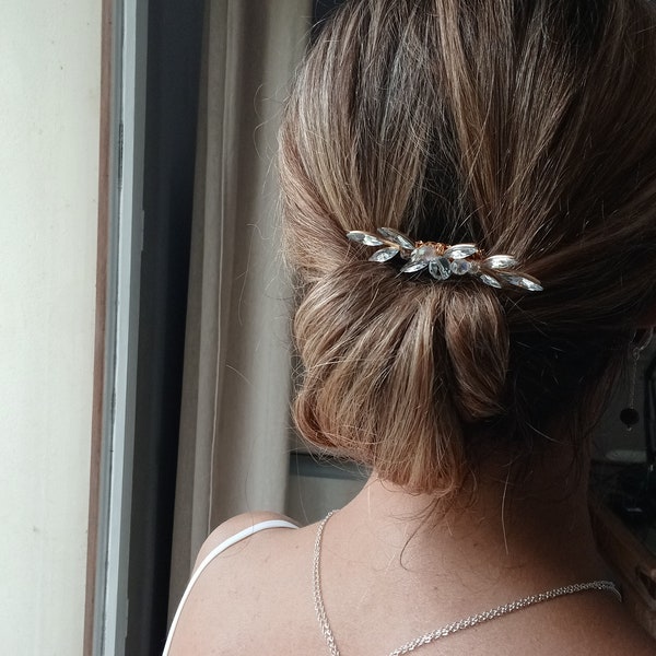 Bijou de chignon en cristal-petit peigne de mariage discret et chic.