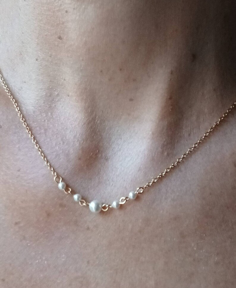 Collier dos nu mariée avec trois perles bijou de dos avec boucles d'oreilles or ou argent bijoux de mariage tendance et chic. image 3