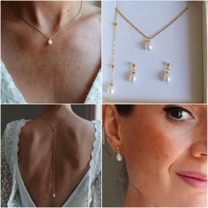 Könnte beinhalten: Ein goldfarbenes Halsketten- und Ohrringset mit kleinen weißen Süßwasserperlen. Die Halskette besteht aus einer feinen Kette mit einem einzelnen Perlenanhänger und einer langen Rückenverlängerung. Die passenden Ohrringe sind einfache Ohrstecker.