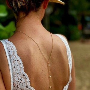 Bridal backless necklace, white pearl body jewelry, trendy boho back jewelry for chic brides.