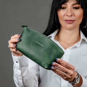 Grüne Kosmetiktasche, Kulturtasche aus Leder, Geschenkidee zum Geburtstag, Make-up-Tasche aus Leder, Reisetasche für Frauen, personalisierte Tasche