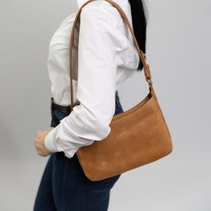 Ledertasche, Schultertasche, personalisierte Tasche, handgemachte Tasche, Cognac-tasche, Baguettetasche