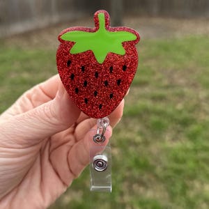 Strawberry Badge Reel – Cute Nurse ID Holder, Fruit-Themed Retractable Badge Clip, Gift for Healthcare Workers