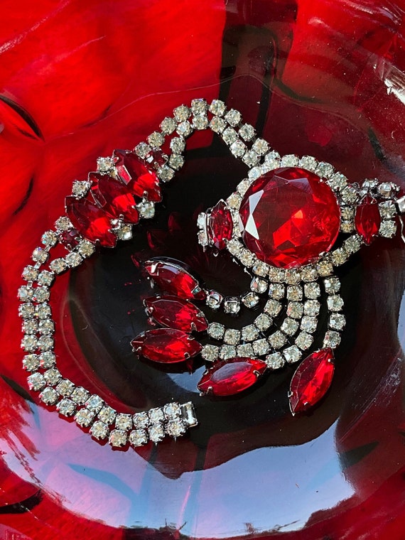 Amazing Hobé Ruby Red Rhinestone Dangle Brooch & … - image 1