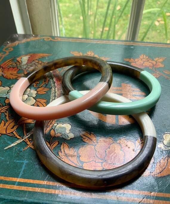 3 Vintage Duo Tone Bakelite Bangles in Pastel & T… - image 2