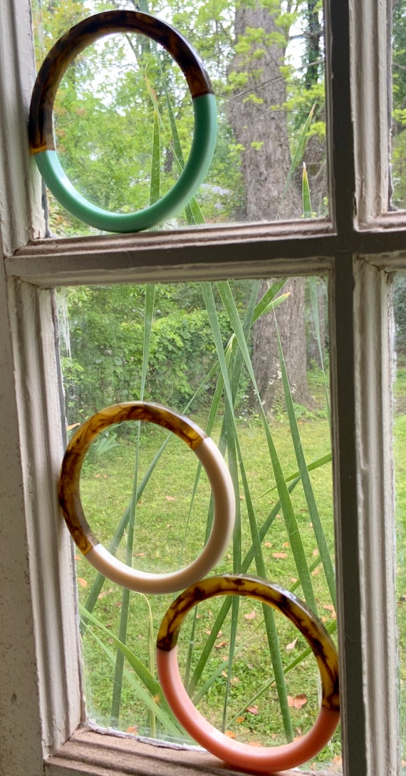 3 Vintage Duo Tone Bakelite Bangles in Pastel & T… - image 8