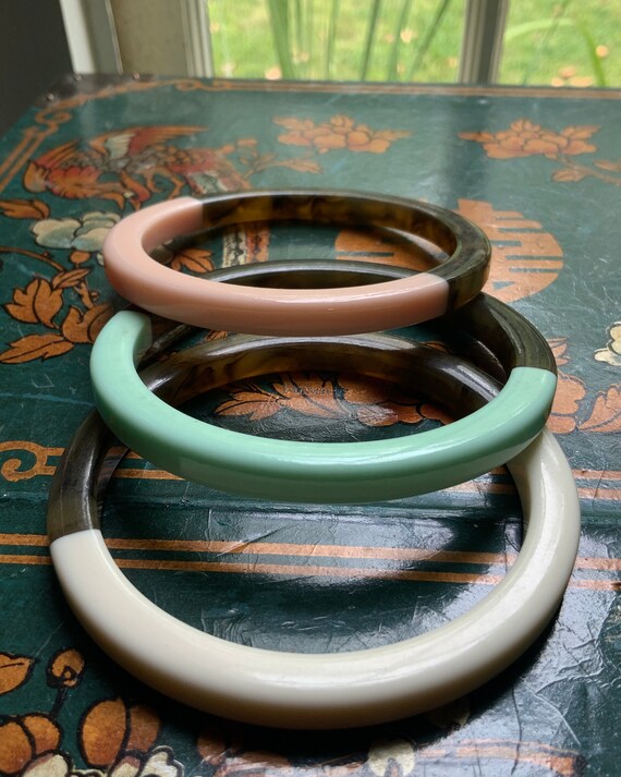 3 Vintage Duo Tone Bakelite Bangles in Pastel & T… - image 1