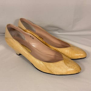 Vintage Impo Rhythm Kitten Heels Ivory Faux Snakeskin Pointed Toe Pumps 8.5 AA