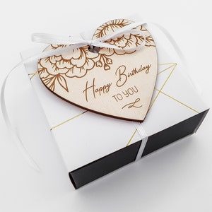 Cadeau d'anniversaire pour elle ou lui - Coffret cadeau avec coeur en bois gravé "Joyeux anniversaire à toi"