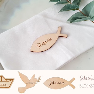 Gepersonaliseerde naamkaartjes voor communie, doop en vormsel: Gepersonaliseerde houten vissen als elegante plaatskaartjes en gastencadeaus