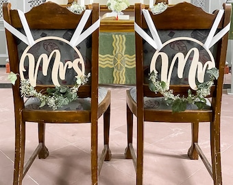 Chair signs wedding Mr & Mrs - decorative wooden wreaths chairs bride and groom